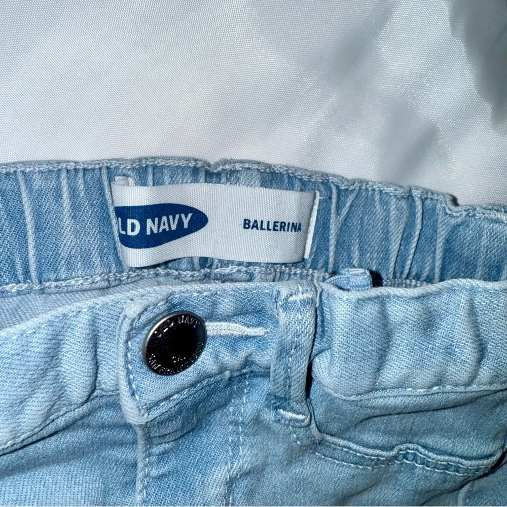 Old Navy Baby Girl 12-18 months Light Blue Denim Jeans Chic Shark Bite Fray Hem‎